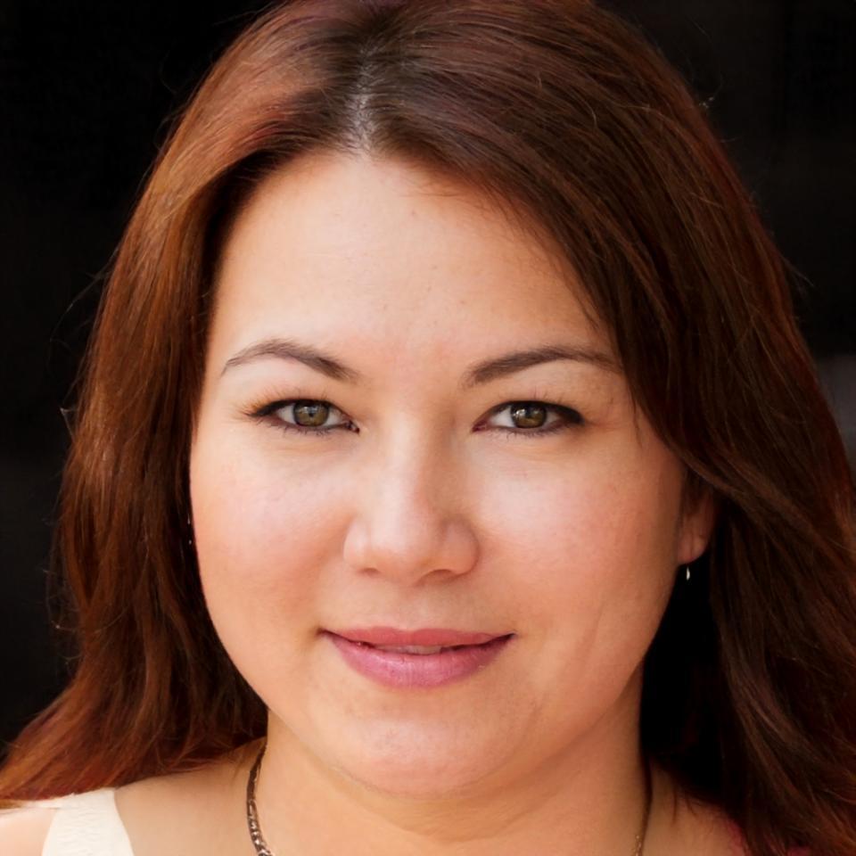 Elena Ruiz, Especialista en Comunicación Estratégica